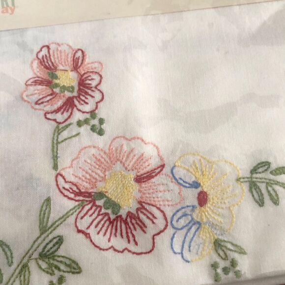 NEW Martha Stewart every day embroidered bouquet, decorative table overlay 34 in - Picture 3 of 5